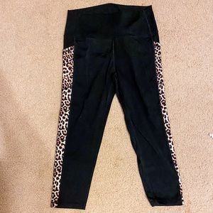 ZYIA Leopard Pocket Brilliant Hi-Rise Capri 20"
